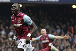 mo diame celebrating his goal against chelsea